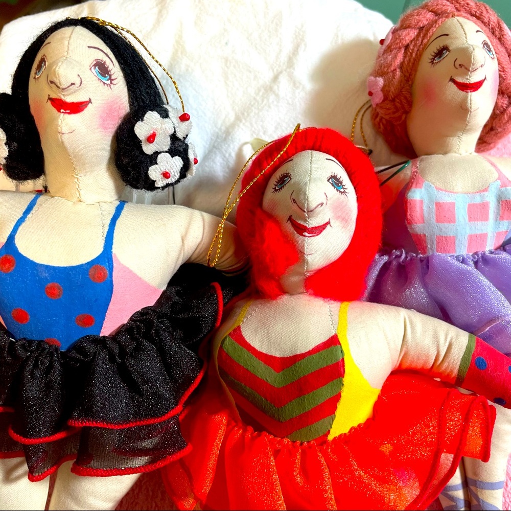 Chriistmas Decorations Three Dancing Sisters Fun